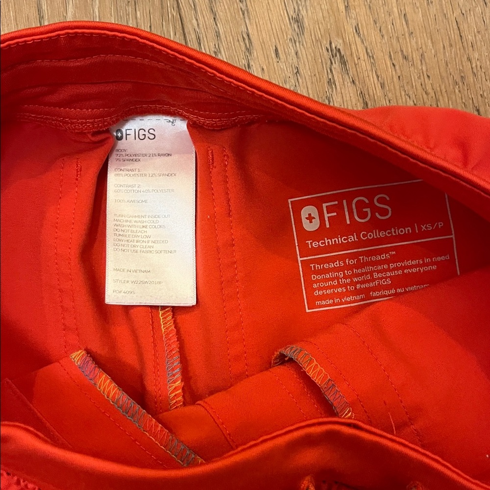 Figs Red Scrub Set - Picture 6 of 8